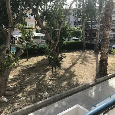 Nice And Cozy Flat Near The Sea Lägenhet Larnaca